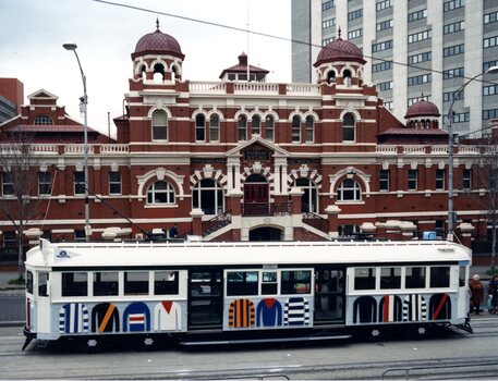 A SW5-class tram (number 723) on Swanston Street.