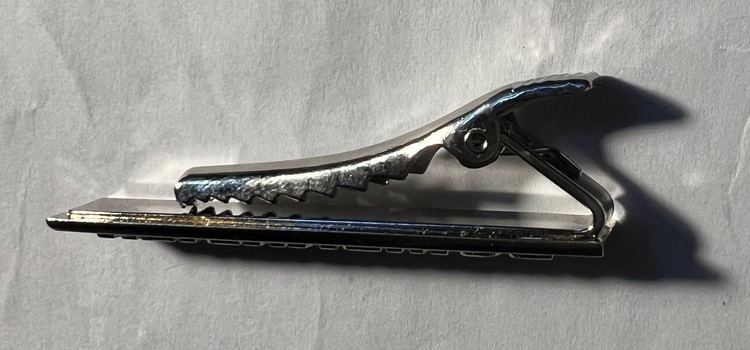 Tiebar or tie clip - Bombardier - rear4