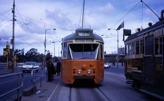Batman Ave in Swanston St, route 15, with W2 383 alongside