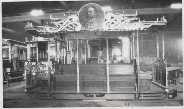 Decorated cable grip or dummy - King George V - wider view
