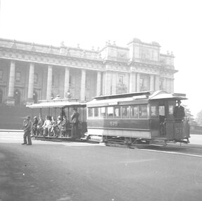 cable tram 579 turning into Bourke St from Spring St.
