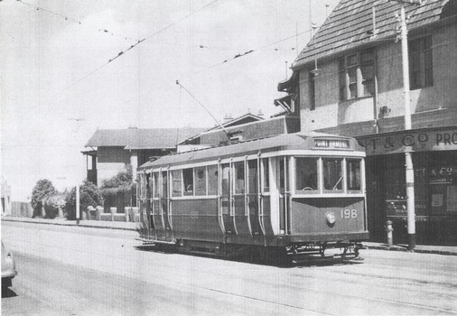 Q 198 at Elsternwick