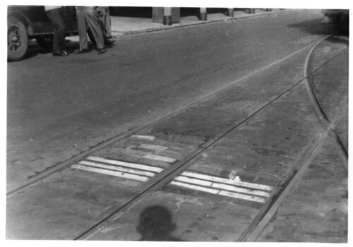 Cable Tram road markings