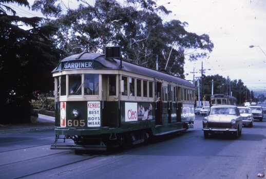 W2 605 at Burke / Cotham Road terminus.