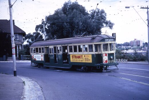 W2 605 turning from Power St into Riversdale Road prior to reconstructino of the corner.