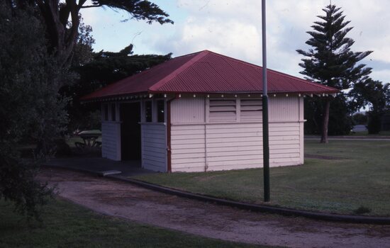 VR Tram shelter - Brighton Beach Gardens