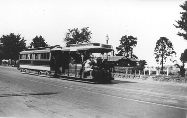 Cable Tram Royal Parade Parkville - Walker St