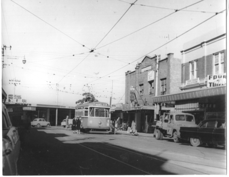 X2 676 Leeds St Footscray