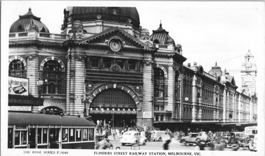 "Flinders Street Railway Station, Melbourne"