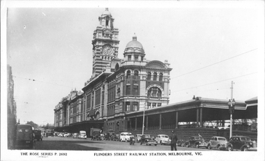 "Flinders Street Railway Station, Melbourne"