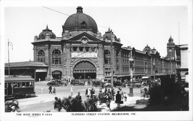 "Flinders St Railway station Melbourne"