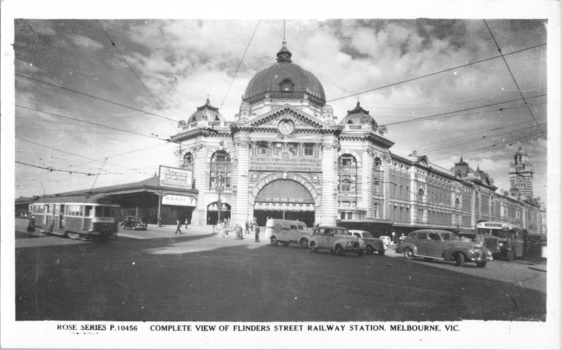 "Complete view of Flinders Street Railway Station, Melbourne"