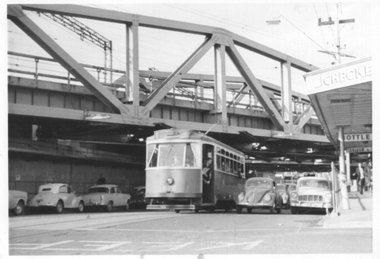 X2 676 Swan St bridge Richmond