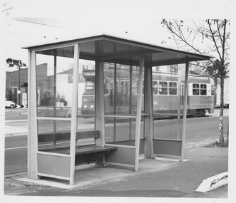 Longer modular passenger shelter