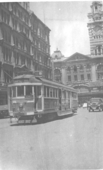 Tram 404 leaving Elizabeth St terminus