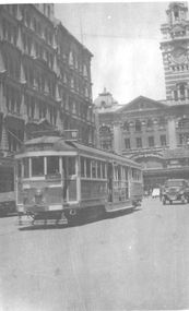 Tram 404 leaving Elizabeth St terminus