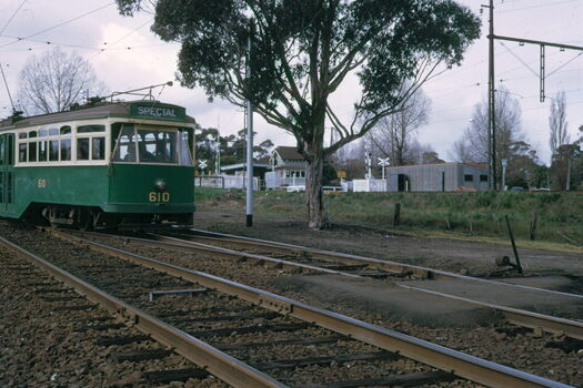 Y1 610 - Royal Park line zoo crossover