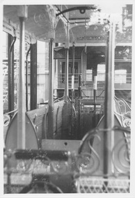 Cable tram gripman's compartment with levers