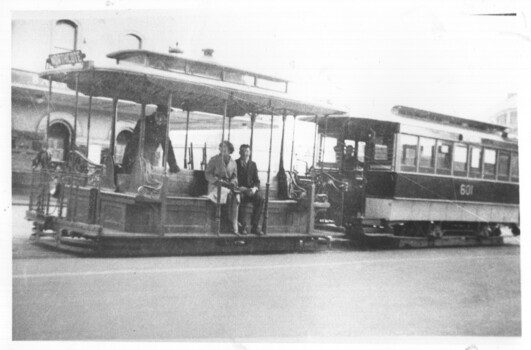 Awaiting departure from Bourke St - cable trailer 601