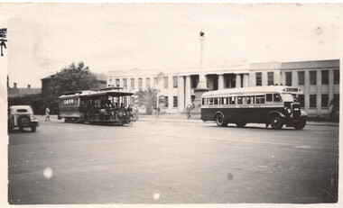 Cable tram and bus - Lygon St.