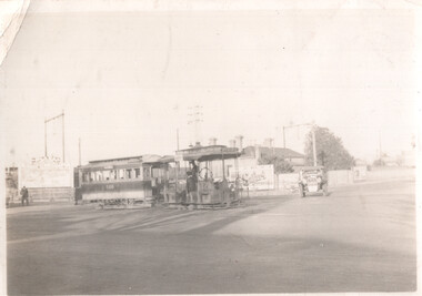 Queens Parade Clifton Hill - cable tram set