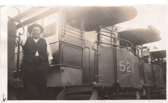Clifton Hill depot - trams 528 and 451