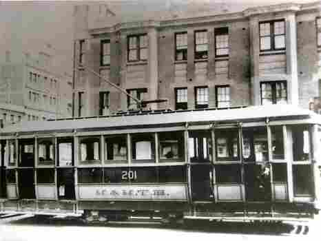 Q class tram 201