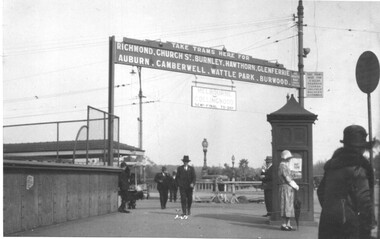 Princes Bridge - Batman Ave tram signage