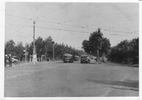 W trams and bus at City Road, St Kilda Road intersection