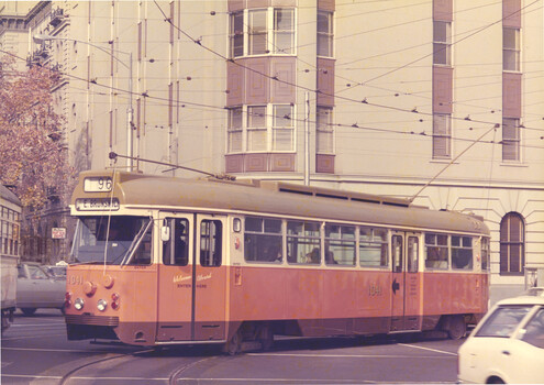 PCC 1041 turning from Bourke St