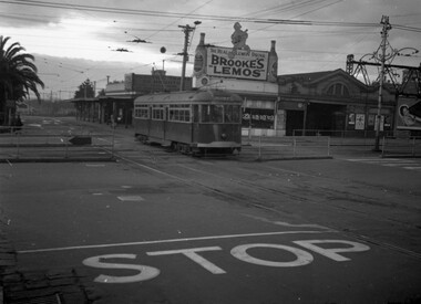 VR tram 52 leaving St Kilda Station