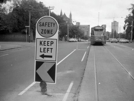 Safety Zone sign - Nicholson St