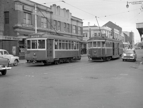 X1 462 and W2 316 Leeds St Footscray