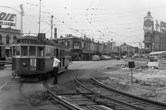 W2 386 St Kilda Junction
