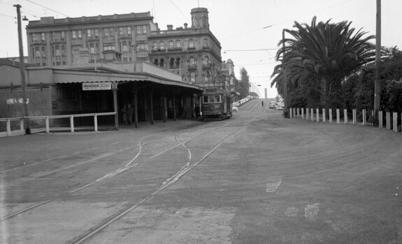 VR tram 30 at St Kilda Station