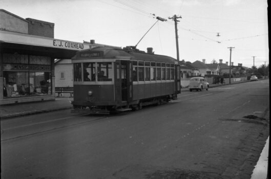 MMTB Tram 460 at Russell St Footscray