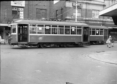 MMTB X1s 468 & 463 Leeds St Footscray