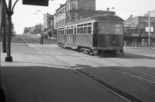 VR Tram No. 54 arriving at St Kilda Station.