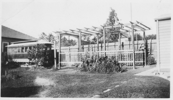 Cable saloon car 290 in backyard
