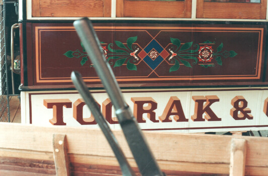 Detail of the side panels - 1