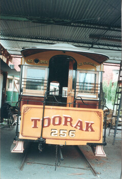 Aprons fitted to the trailer car No. 256