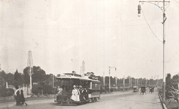Cable tram northbound St Kilda Road