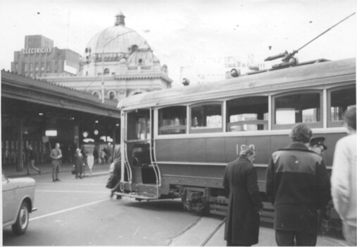 T class 180 derailed at Princes Bridge