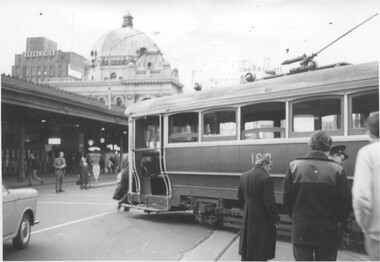 T class 180 derailed at Princes Bridge