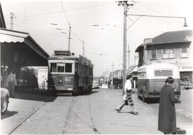 VR Tram 51 waiting at Sandringham station.