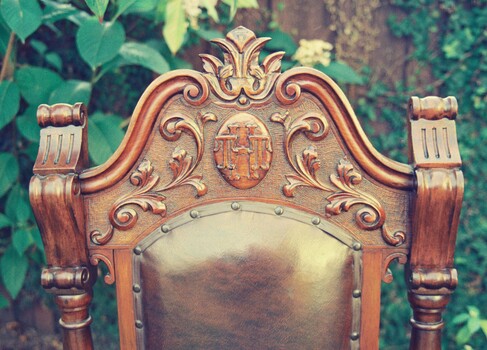 HTT Chairmans Chair - front view - logo