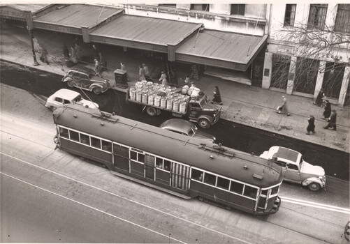 Collins St near Swanston St - traffic issues -2