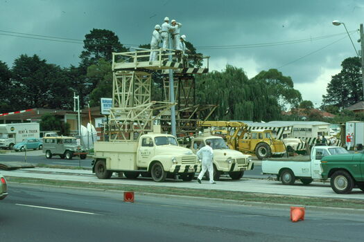Erecting overhead for the new Burwood line