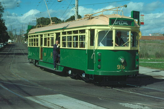 Tram 916 shuntng in Miller St