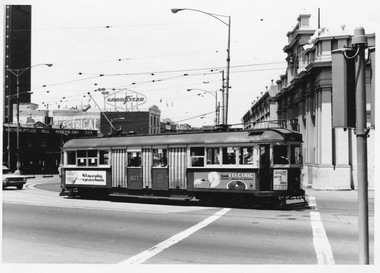 W5 807 at Victoria Market
